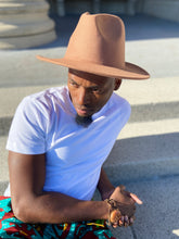 Load image into Gallery viewer, Brown / Red Bottom