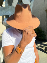 Load image into Gallery viewer, Brown / Red Bottom