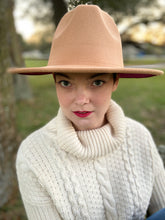 Load image into Gallery viewer, Gray Brown / Wine Bottom