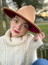 Load image into Gallery viewer, Gray Brown / Wine Bottom